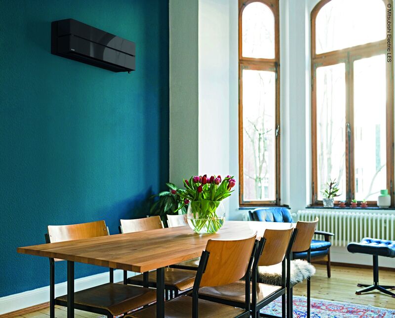 Mitsubishi MSZ-LN Diamond in Onyx Black an einer Wohnzimmerwand